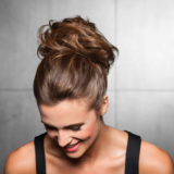 Hairdo Fancy Do Élastique Cheveux Marron foncé noir avec stries